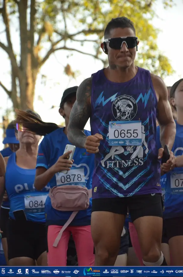 Corredor en la Media Maratón Entre Montañas.