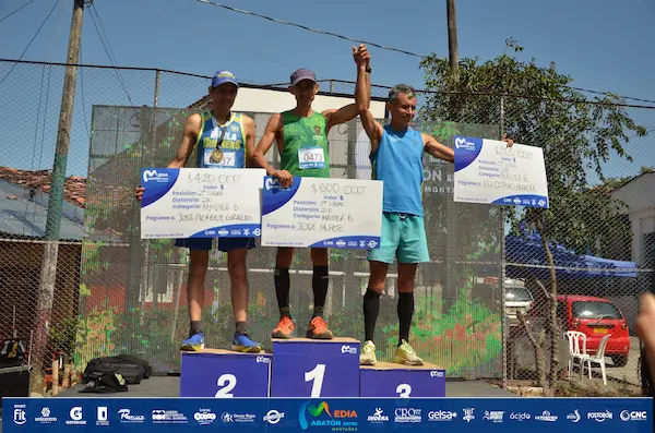 Media Maratón Entre Montañas: podio de ganadores.