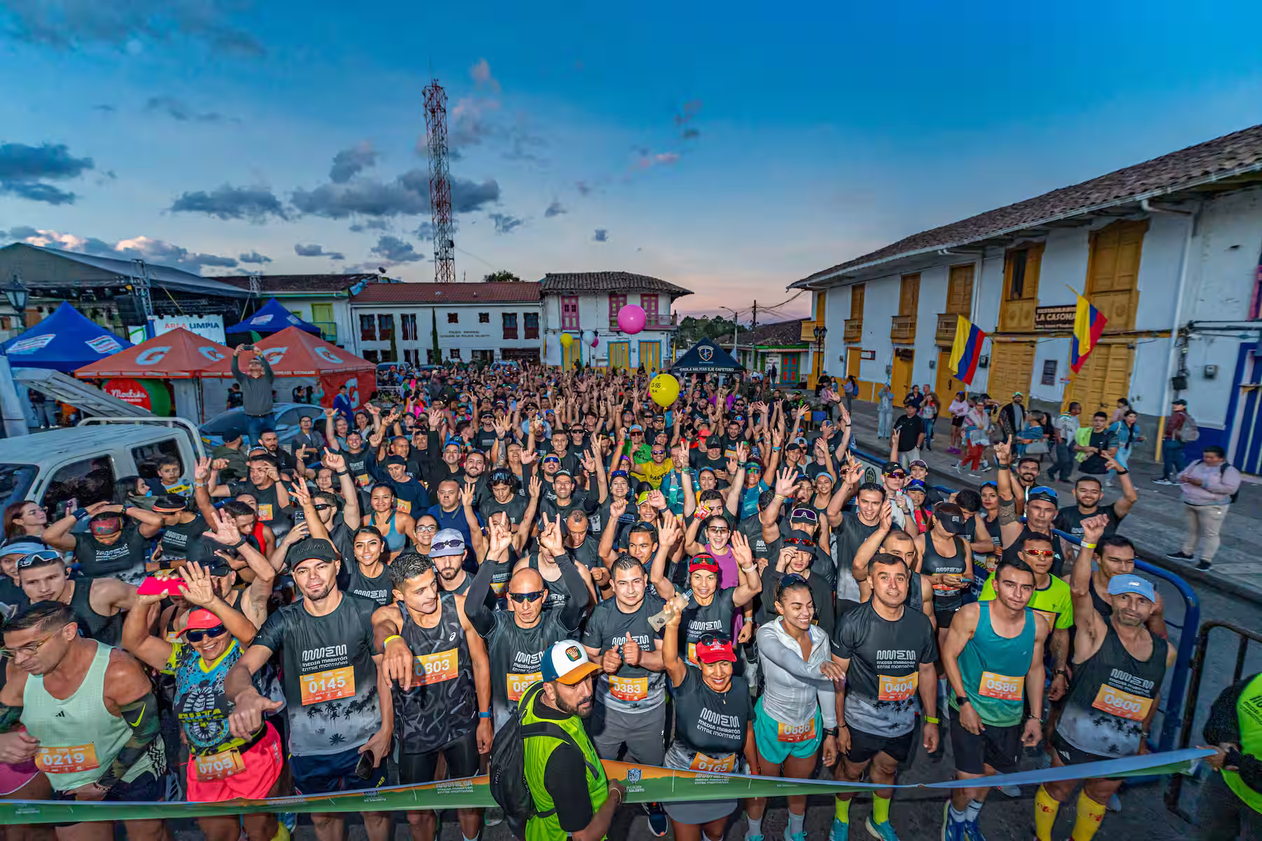 Recopilación fotográfica del día de la carrera de la Media Maratón Entre Montañas Salento